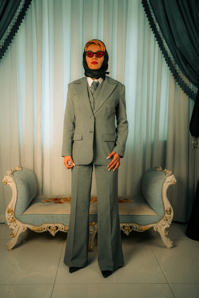 The Psychology of Clothing: 1. The Power of "Enclothed Cognition": Dress for Success and Your Brain